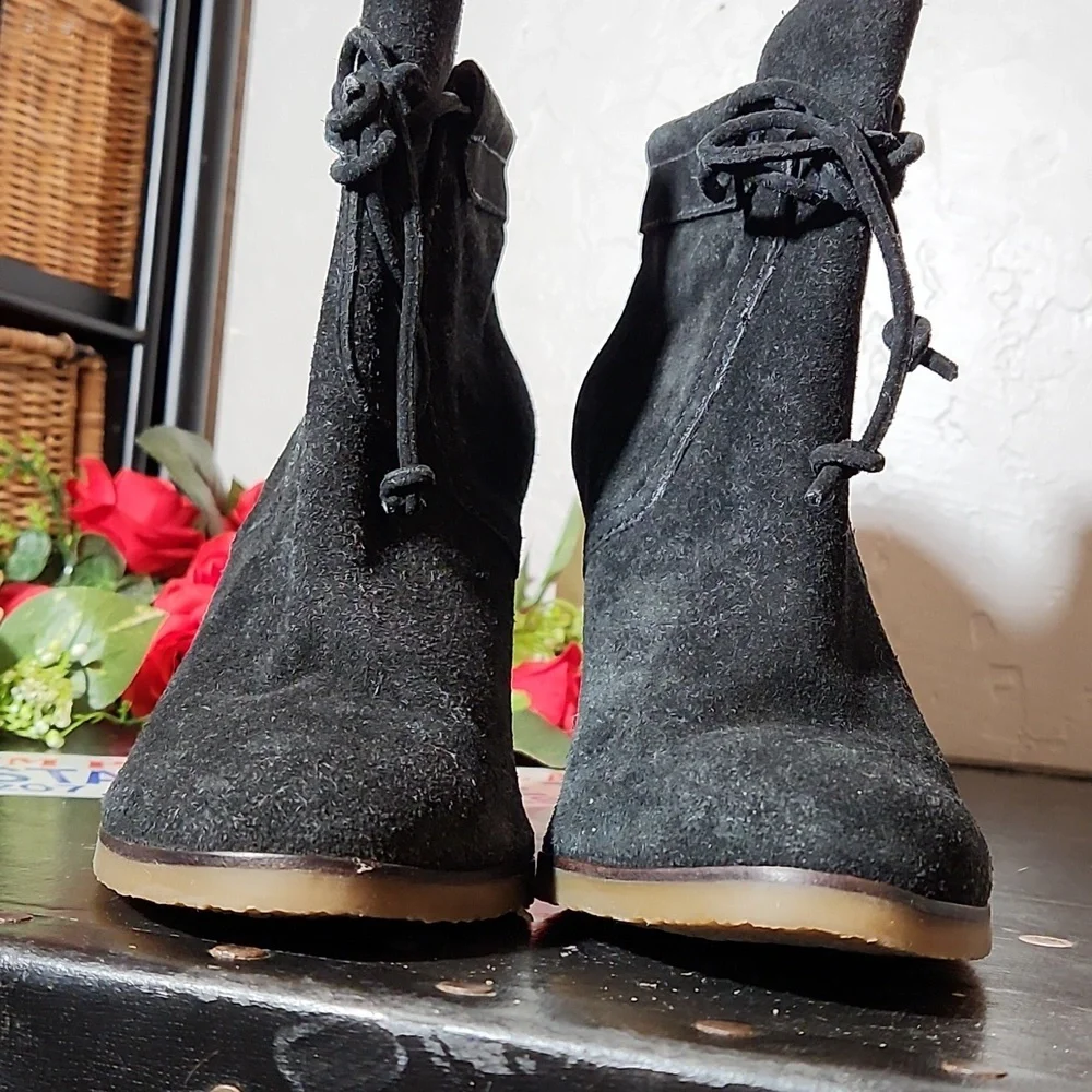 TILA MARCH PARIS Size 39 Black Suede Wedge Heel